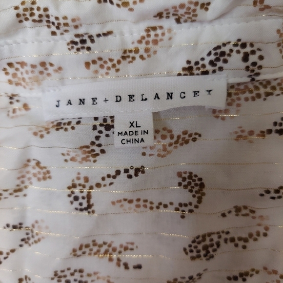 Jane + Delancey Top Women’s XL White Gold Blouse Jungle Leopard Button Up Shirt - Picture 5 of 12